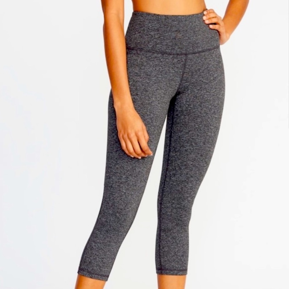 💎 (4/$30) Sz XL Old Navy Active OS Grey Capri Leggings
